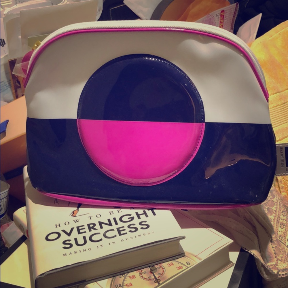 Estée Lauder makeup bag